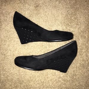 Black Wedges